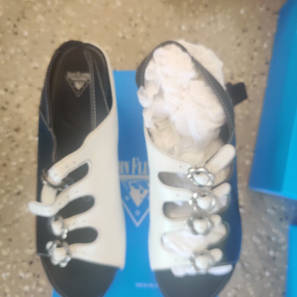 John fluevog Lexi shoes size 12W 10M New - Picture 2 of 4